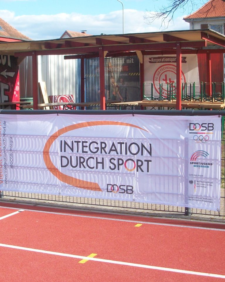 Für die kommende Spielzeit wird es eine gemeinsame A-Jugend von uns und @spvggfechenheim (Spvgg Fechenheim 03) geben, damit wir den Jahrgängen 2006 und 2007 eine passende Spielmöglichkeit in ihrer Altersklasse geben können.  Das erste gemeinsame Training findet am Dienstag, den 11.06.2024 statt. Und zwar auf dem Sportplatz in der Birsteiner Straße 54, 60386 Frankfurt.  Gerne und natürlich dürfen auch interessierte Spieler von außerhalb dazukommen, wir freuen uns auf eine rege Beteiligung am 11.06.